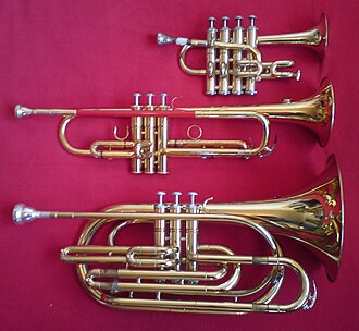 Illustration 2 : la trompette basse, la trompette en si♭ et la trompette piccolo.